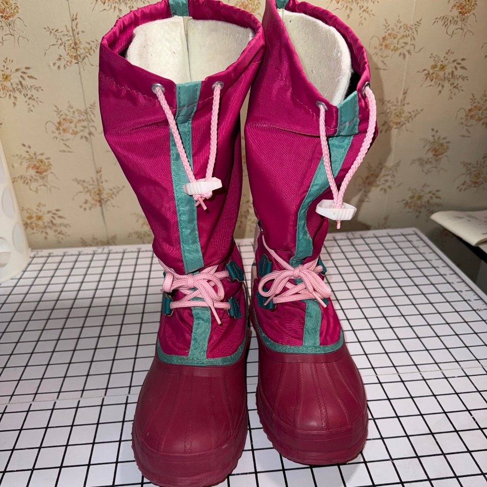 Sorel Canada Winter Snow Boots Fuchsia Pink Women's size 8